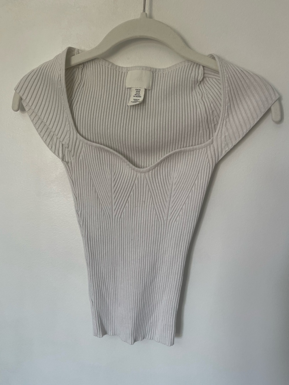 H&M Cream Ribbed Sweetheart Tank Top